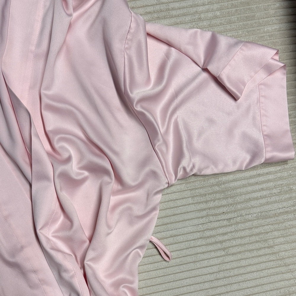Elegant Pink Satin Robe - Picture 2 of 5
